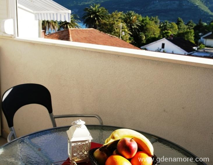 Obala 3 terasa sa garniturom za sedenje